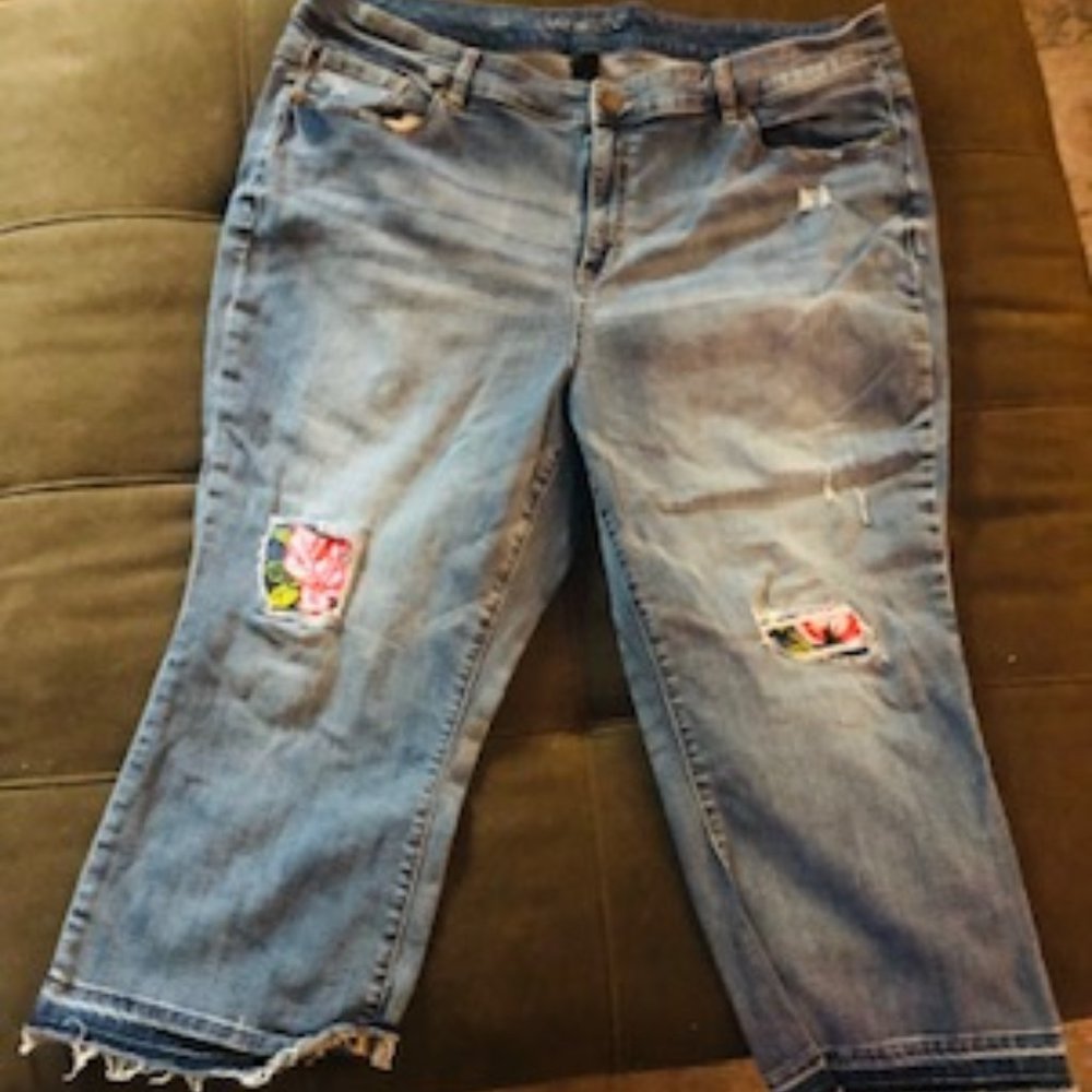 Lane Bryant denim cropped jeans distressed floral patch size 22 raw hem